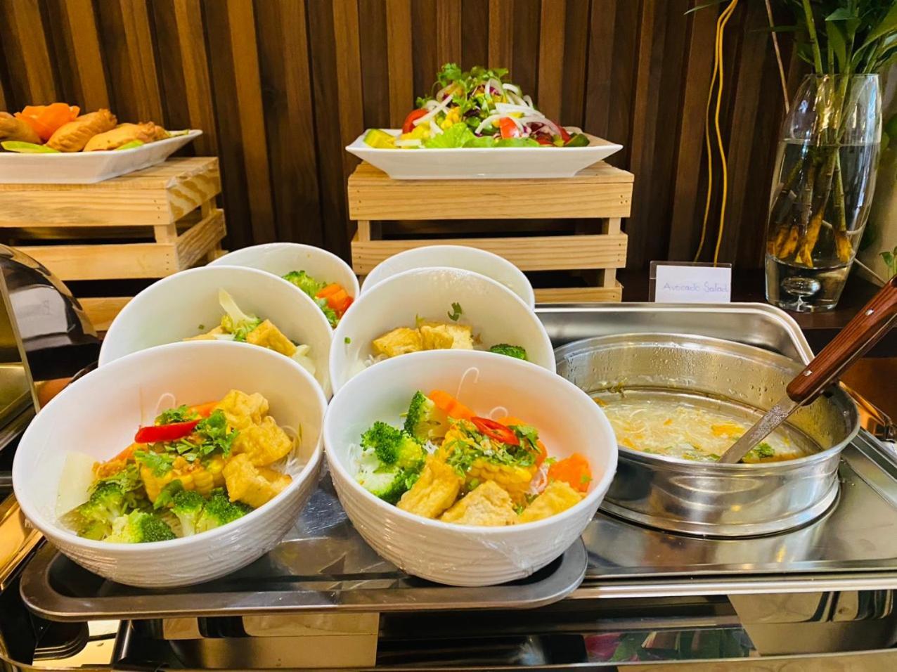 Na Nue Hotel โฮจิมินห์ซิตี้ ภายนอก รูปภาพ